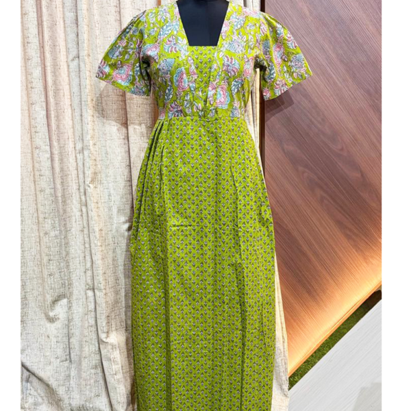 7586 - Frock Style Nighty